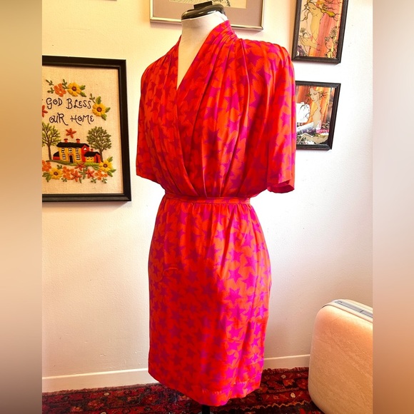 1980s Ports Trademark Designs Hong Kong Star Print Blouse and Skirt Set - Picture 7 of 12